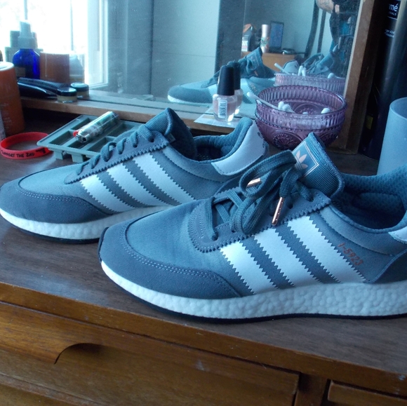 Brand new Adidas Iniki Trainers size 9 mens - Picture 1 of 5